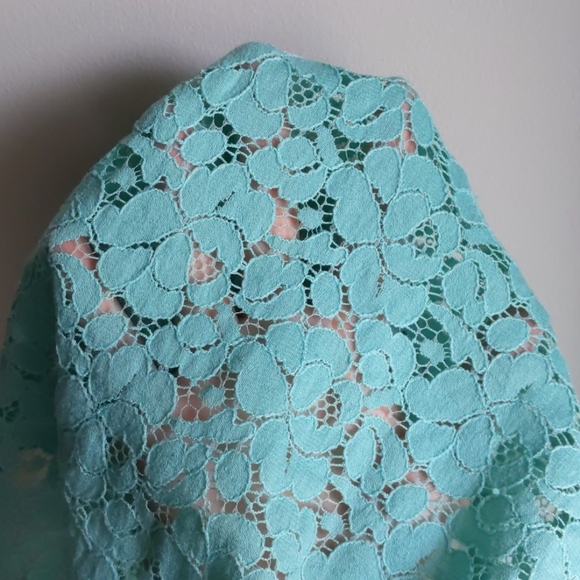 3 for $15 - Everly Teal Floral Tank in Medium - Picture 5 of 5